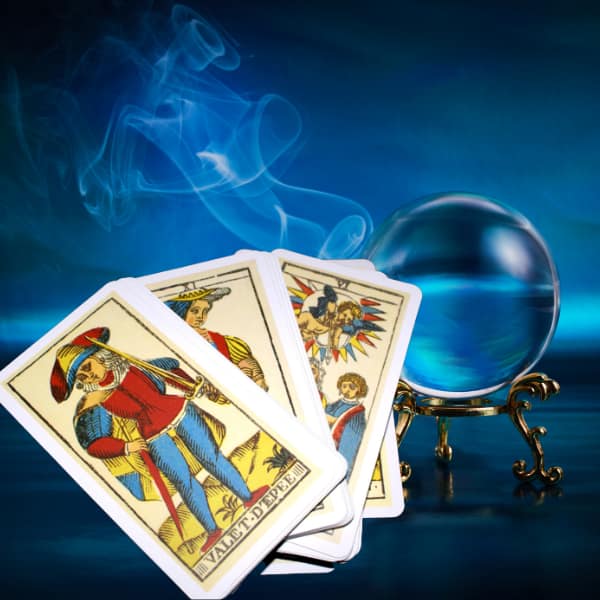 Voyance tarologie, art divinatoire et boule de cristal